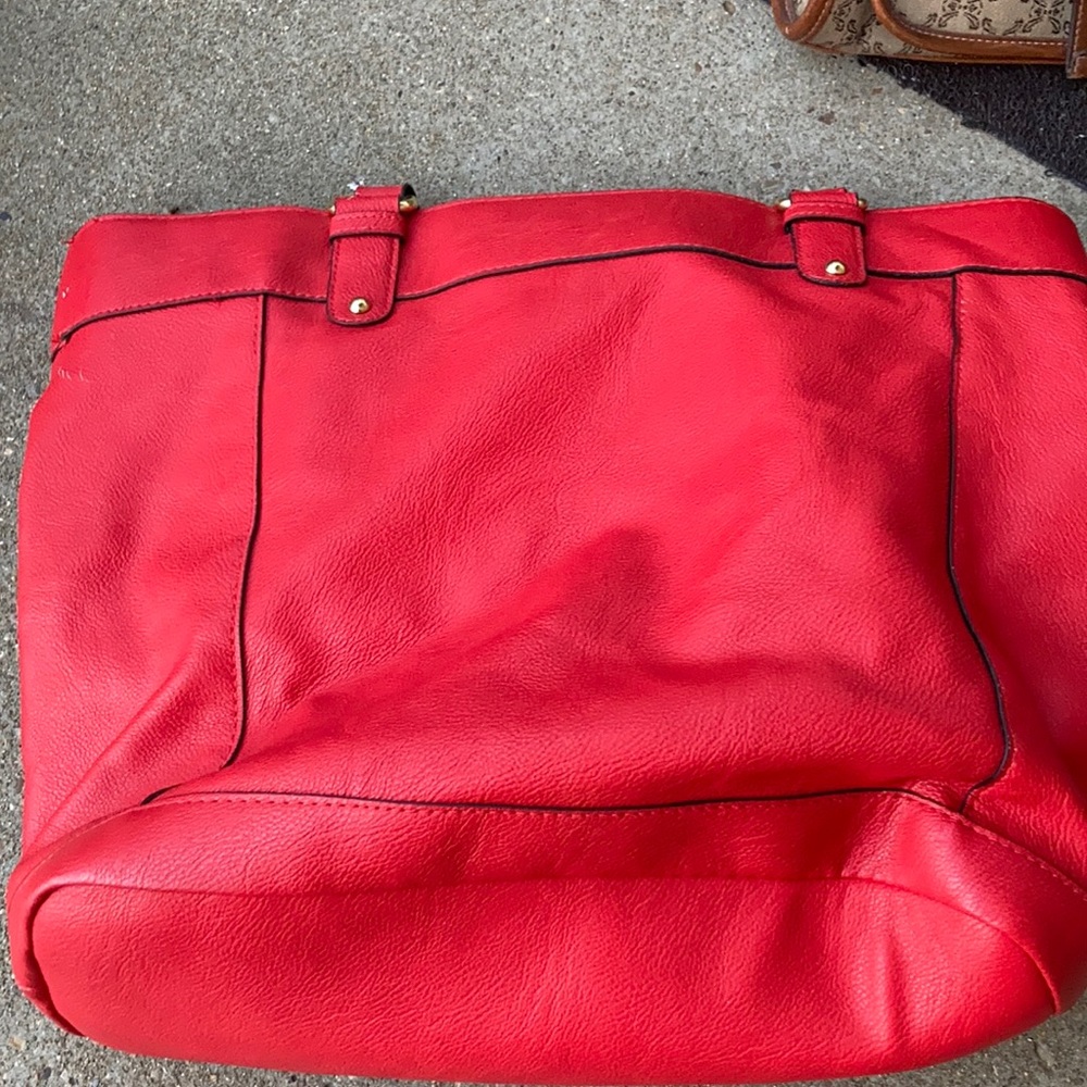 Red Merona handbag it’s in pretty shape